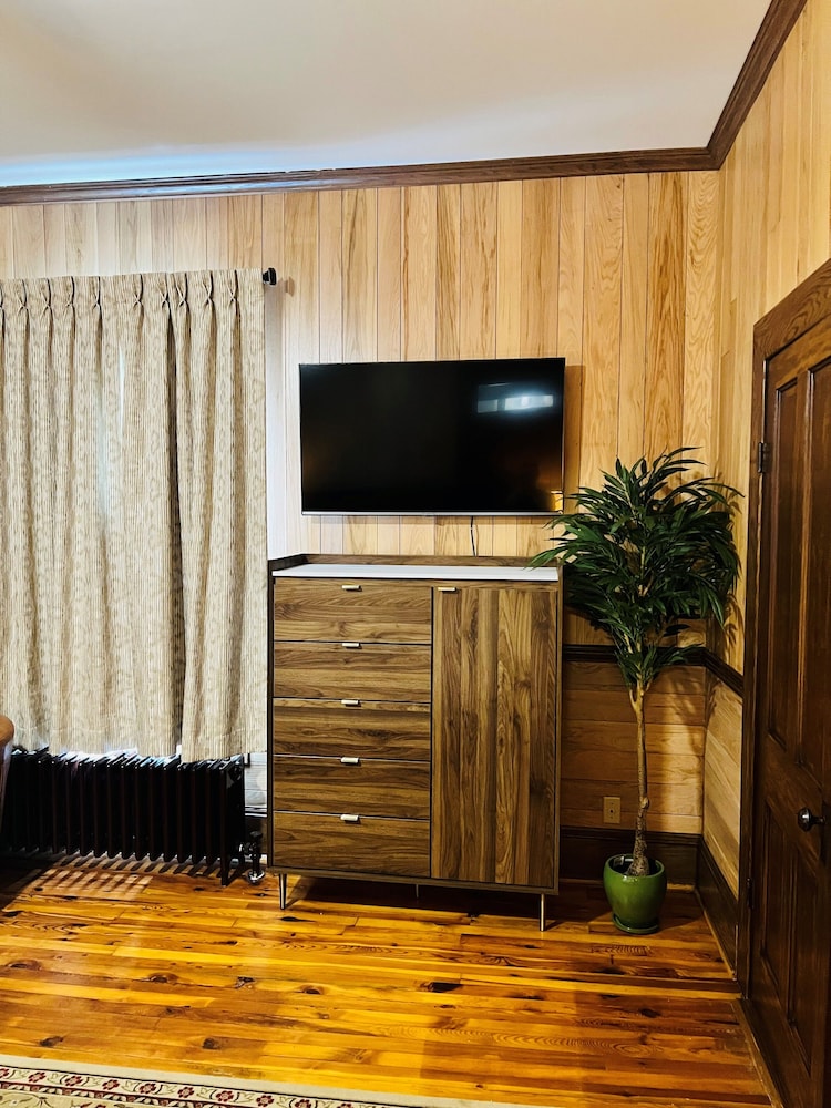 Monterey Inn - photo 8
