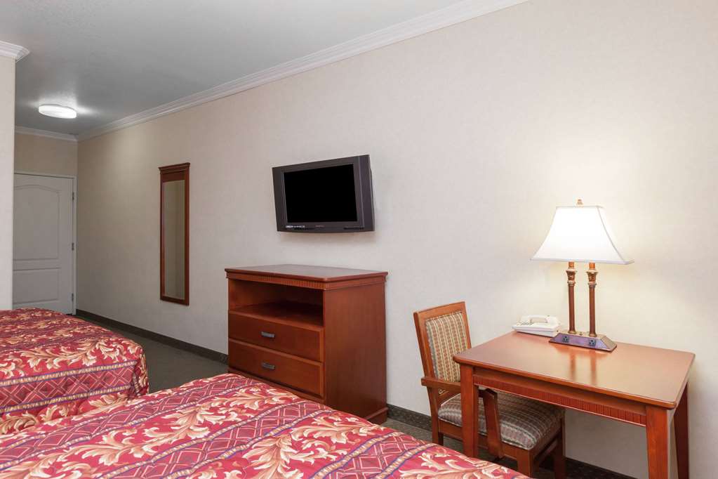 Howard Johnson By Wyndham Bakersfield CA - photo 10