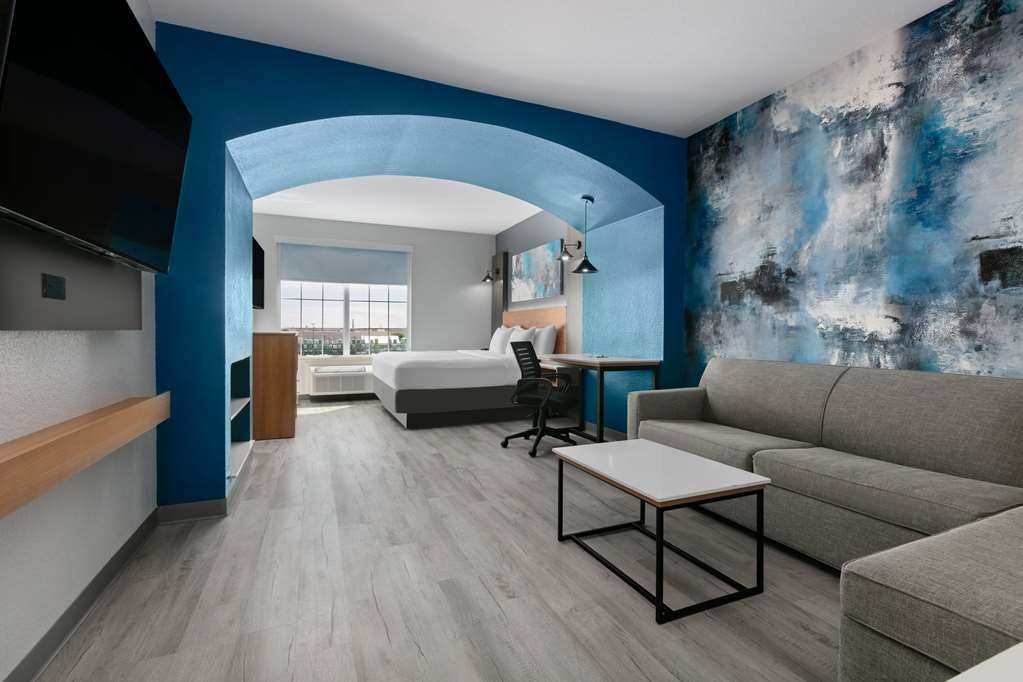 La Quinta Inn & Suites by Wyndham Ft. Worth Burleson - photo 14