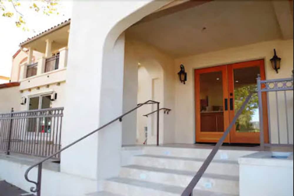 Bella Capri Inn - photo 47