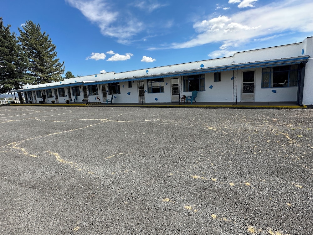 Maverick Motel and Glamp Ground - photo 35