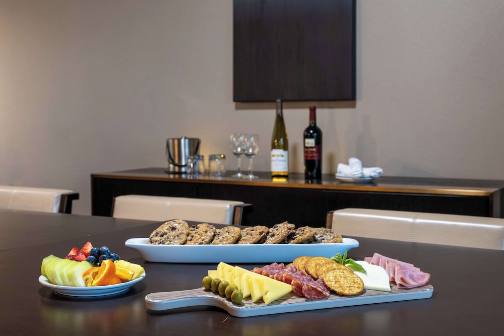 DoubleTree by Hilton Hotel Newark Airport - photo 67