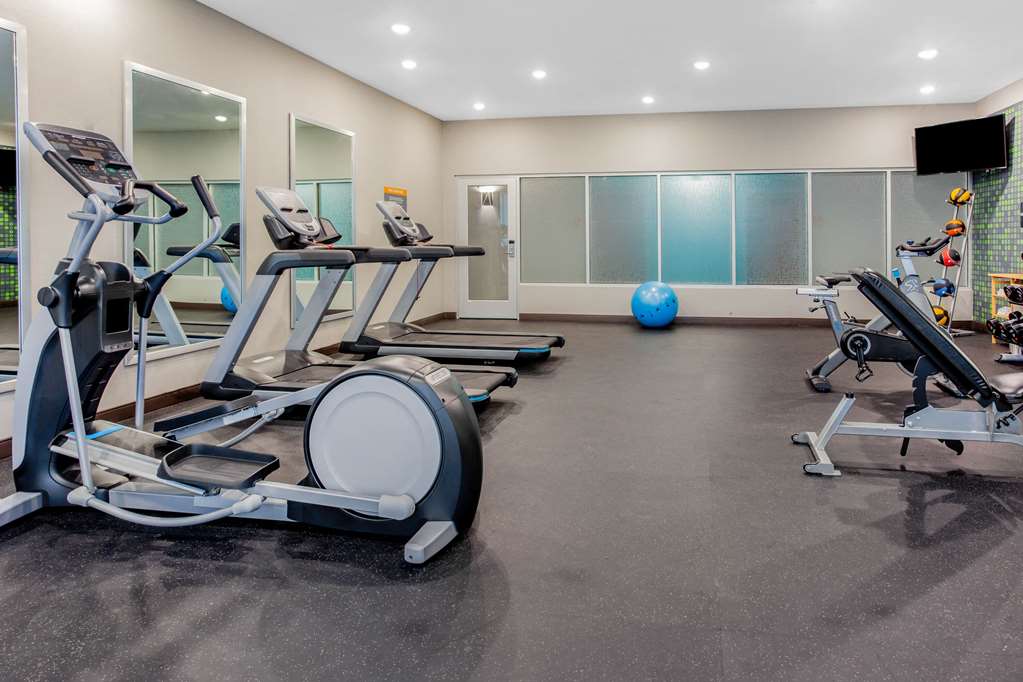 La Quinta Inn & Suites by Wyndham San Antonio Alamo City - photo 11