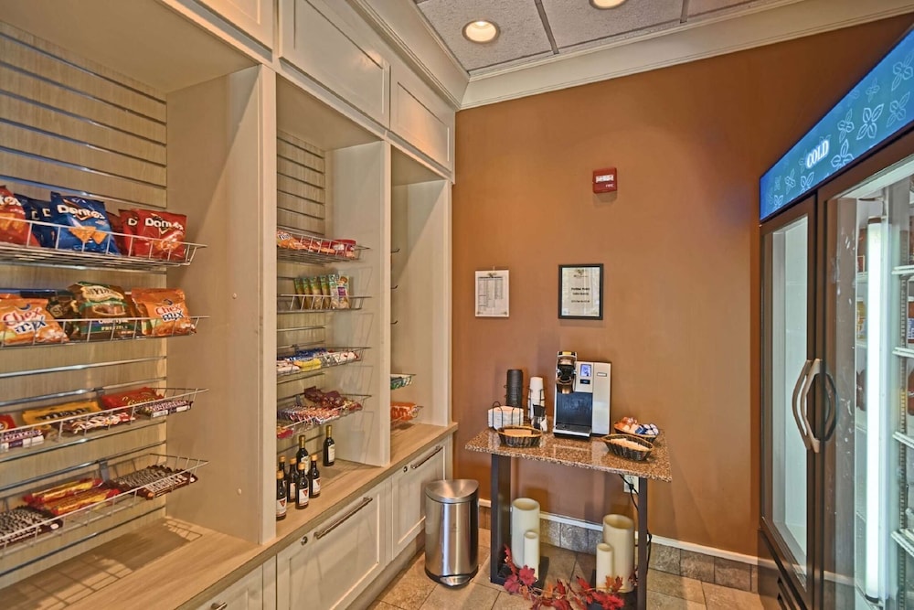 Hilton Garden Inn Mt. Laurel - photo 36