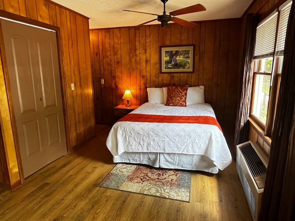 Meadowlark Motel with Restaurant & Bar - photo 13