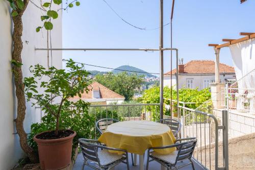 Bronzan Apartment