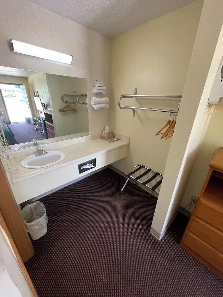 Executive Inn Of Mountain Home - photo 10