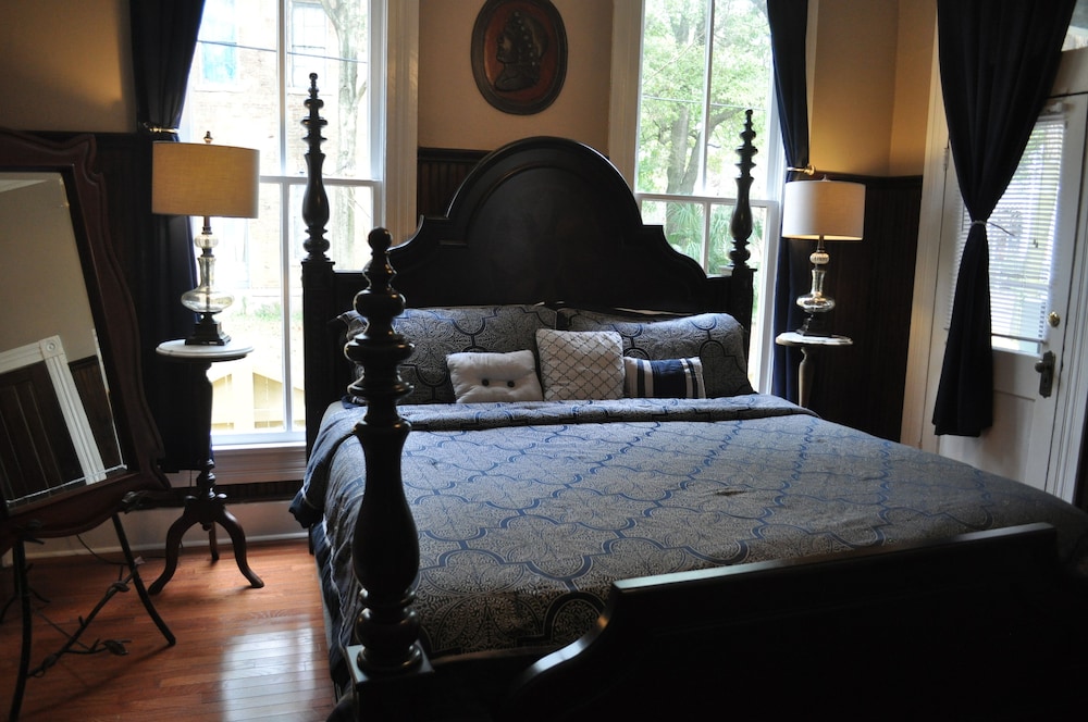 The Mardi Gras House - photo 12