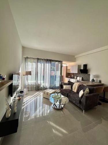 2 Pieces Moderne Parking & Jardin Menton in Menton, France