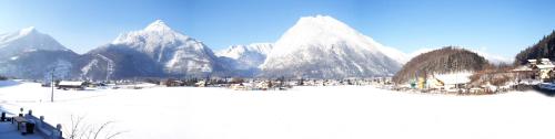 Chalet Wiesengut all famous ski areas around us 10 min to salzburg mountainview — 4-Star Luxury Hotel in Adnet, Austria