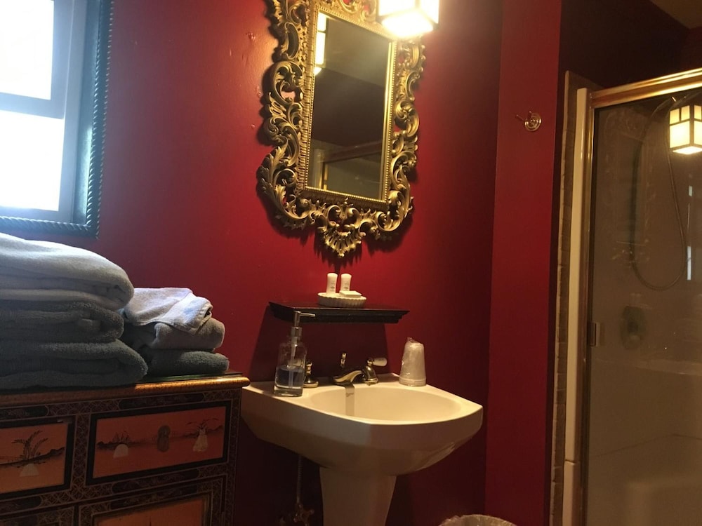 Shady Lady Bed & Breakfast - photo 23