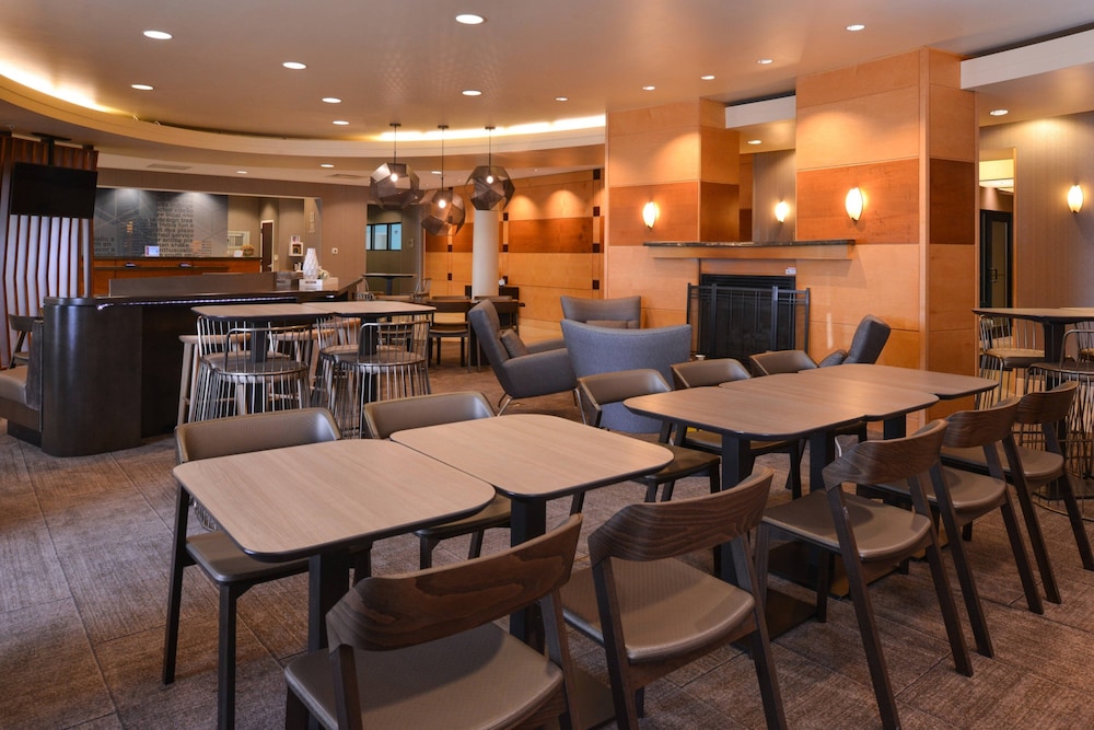 Springhill Suites by Marriott Pittsburgh Mills - photo 21