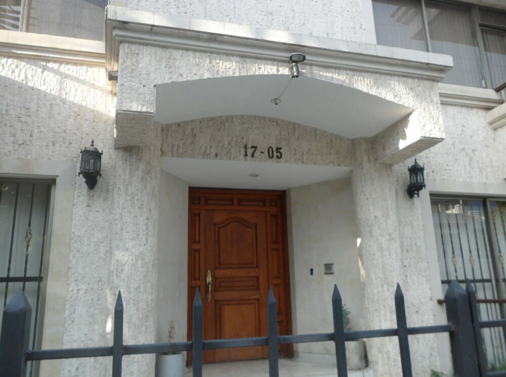 Casa Hotel Familiar Ciudad Jardin — Cali