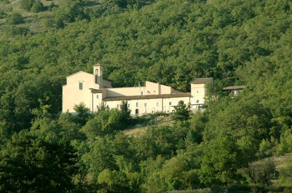 Monastero San Colombo — hotel in Barisciano
