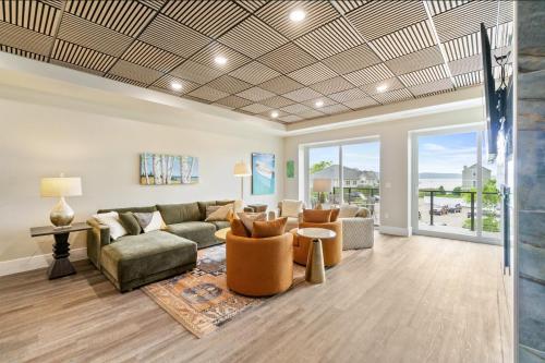 Heart of Boyne Loft Slip Walk to Beach — hotel in Boyne City