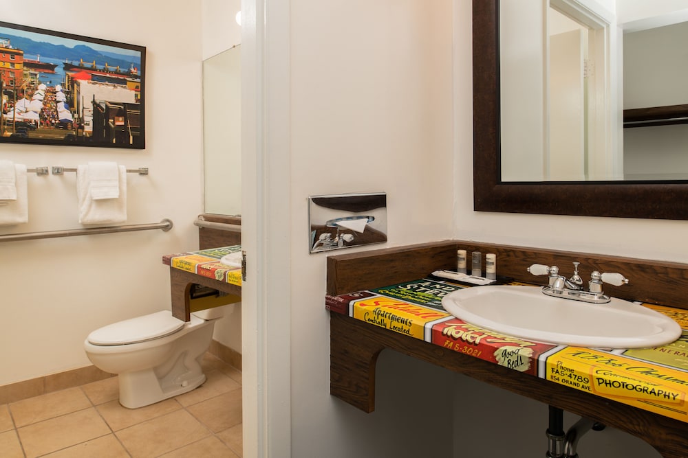 Astoria Riverwalk Inn - photo 29