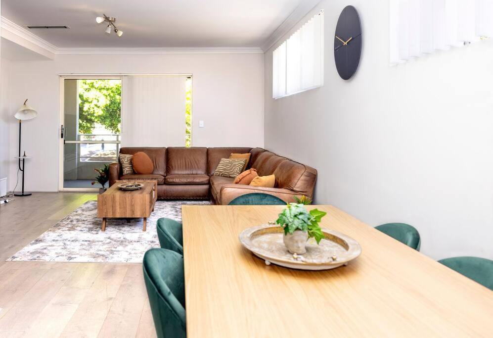 Urban Retreat Cbd Perth House 4Br 3Ba 2Pk Sleep 8 — 4-Star Luxury Hotel in Perth, Australia