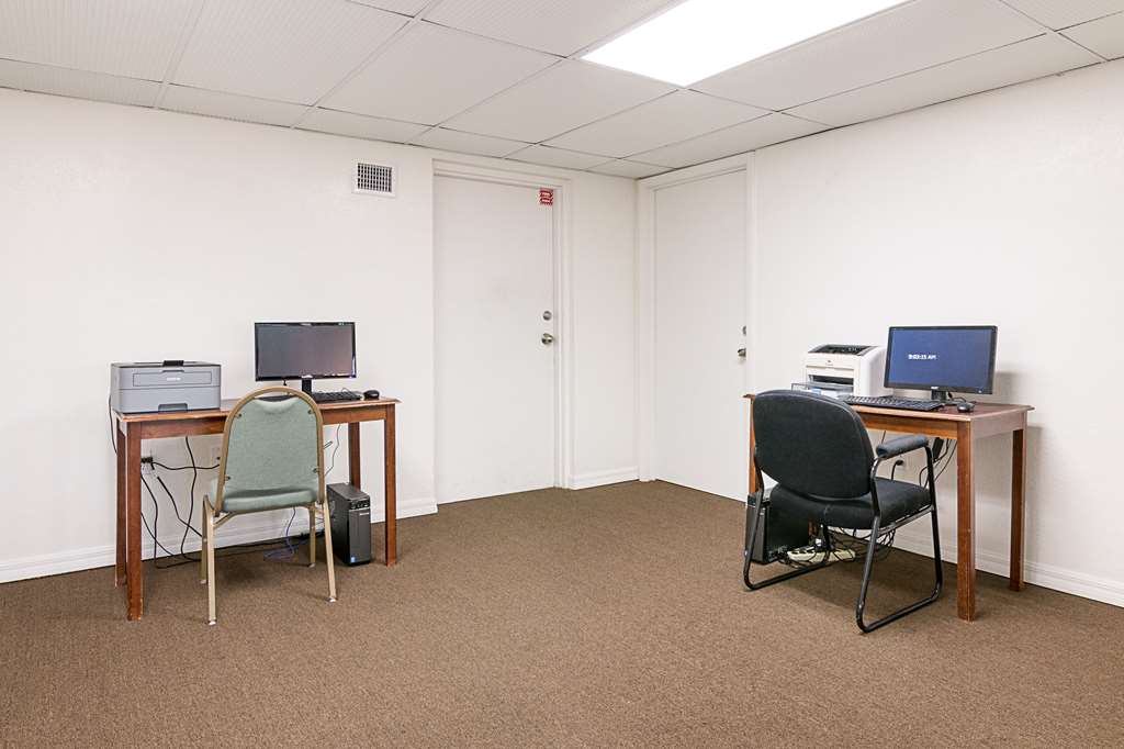 Motel 6 Tampa FL Fairgrounds - photo 25