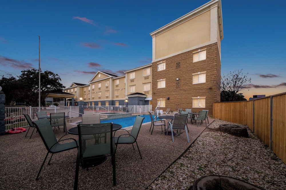 Quality Inn & Suites San Antonio Airport Stone Oak - photo 38
