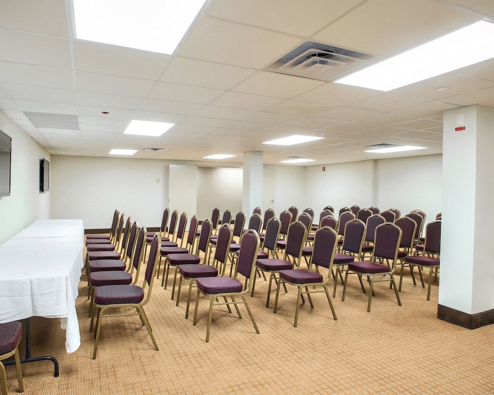 Days Inn by Wyndham Brooklyn Borough Park - photo 43
