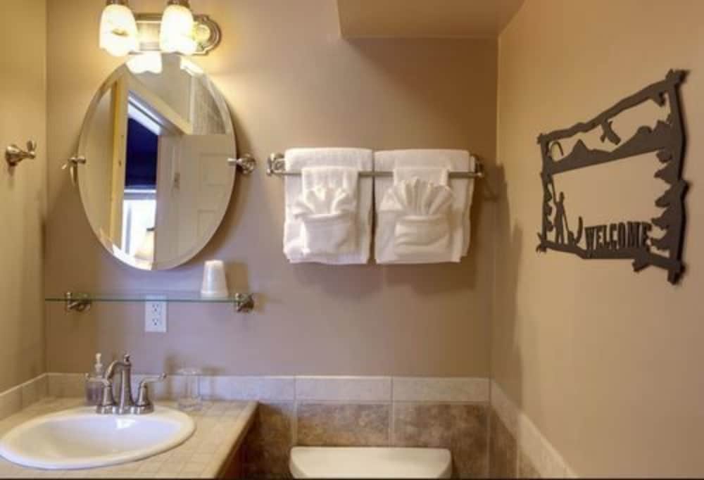Sea Parrot Inn - photo 17