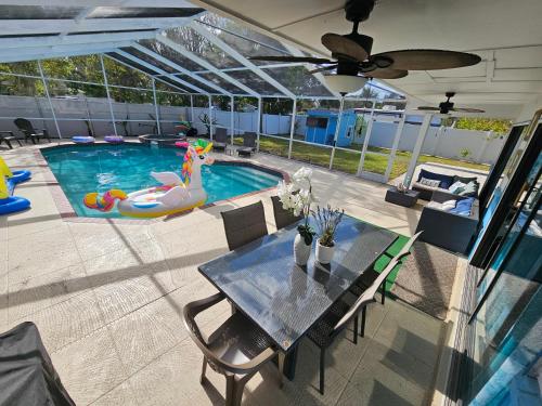 New Heated Pool HotTub 13 min to AMI 4BR 20ppl — 4-Star Luxury Hotel in Bradenton, United States