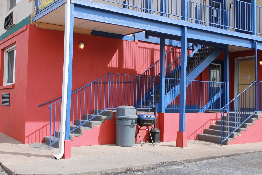 Wyatt Earp Hotel - photo 13
