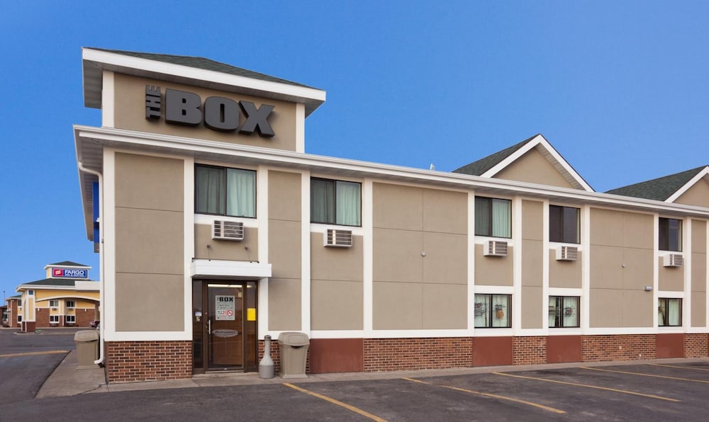 Fargo Inn and Suites - photo 35
