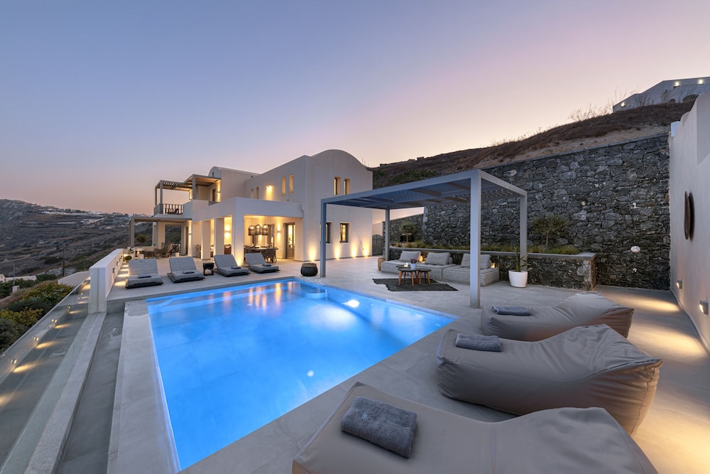Eolia Luxury Villas — 4-Star Luxury Hotel in Pyrgos, Greece