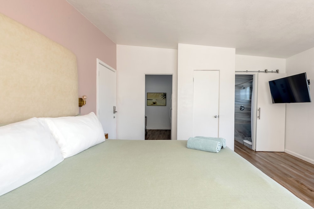 Desert Hot Springs Inn - photo 38