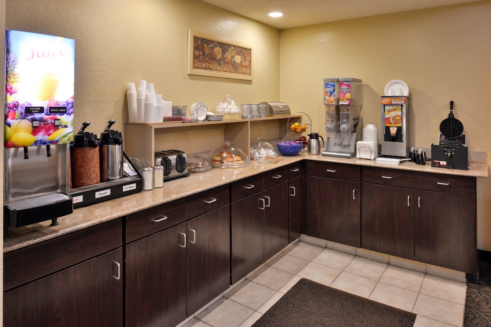 Red Roof Inn Sandusky Milan - photo 17