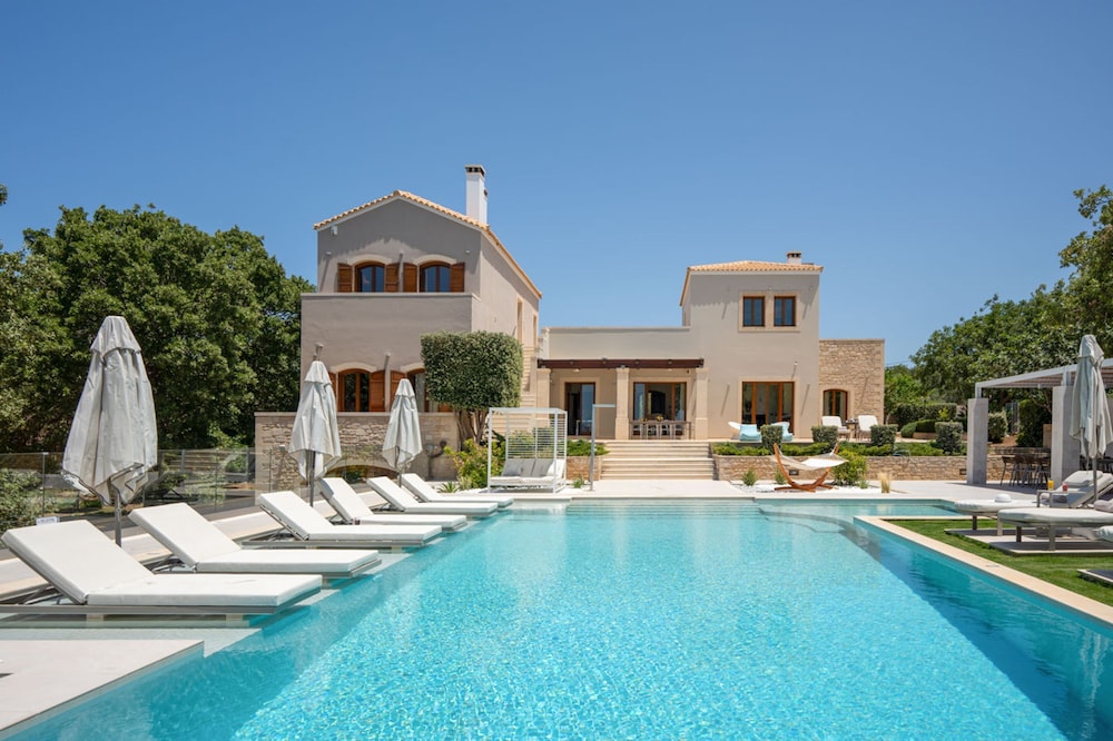 Luxurious Villa Liandri 600 m Resort in Rethymno, Greece
