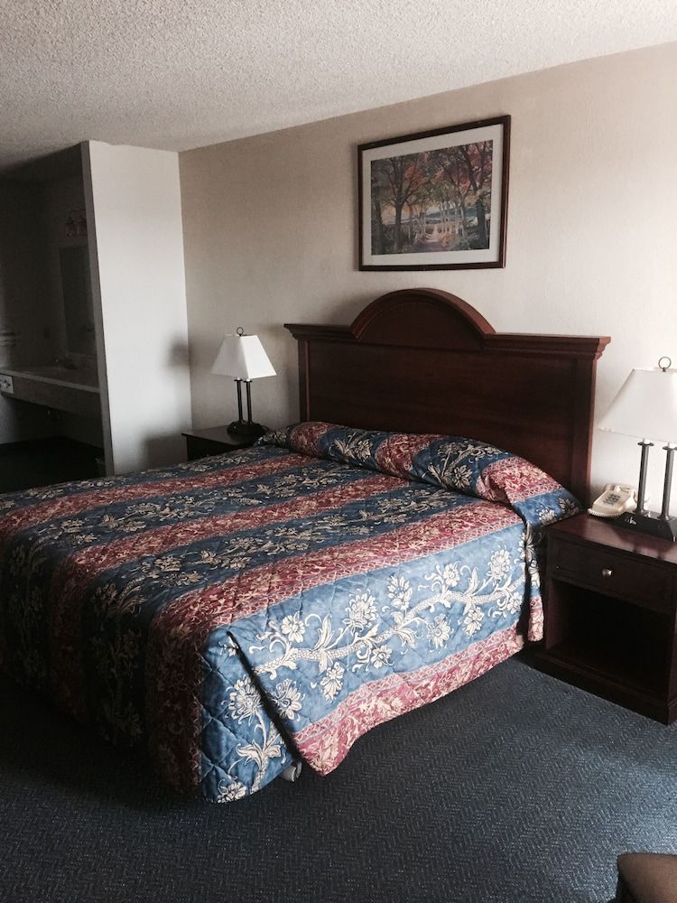 Country Inn Bolivar - featured photo