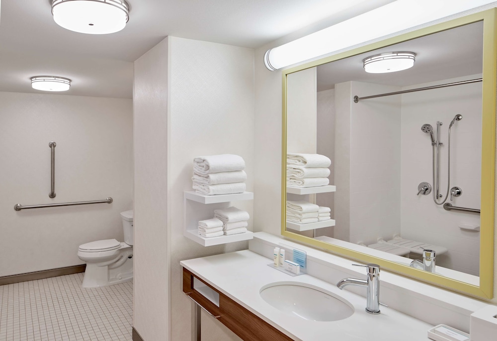 Hampton Inn & Suites Atlanta Midtown - photo 35