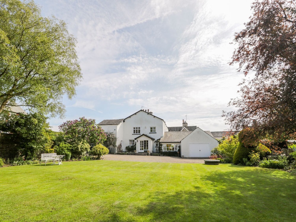 The White House — 4-Star Luxury Hotel in None, United Kingdom