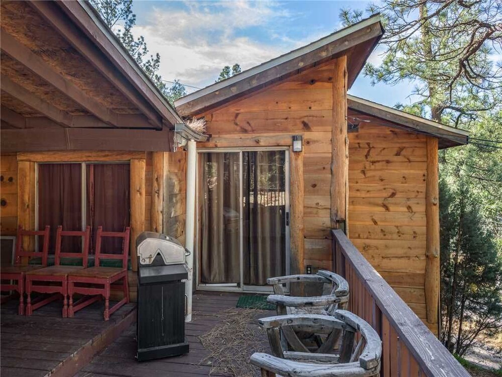Big Bear 3 Bedrooms Stone Fireplace Midtown Sleeps 8 - photo 15