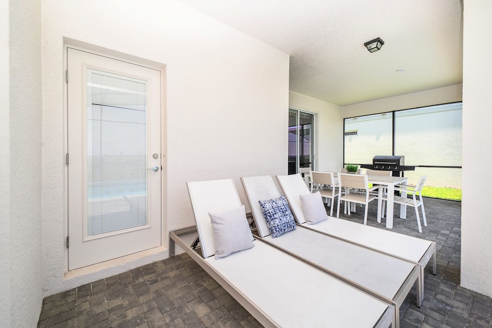 Upstay Windsor Island Resort Home w Pool Spa BBQ - photo 12