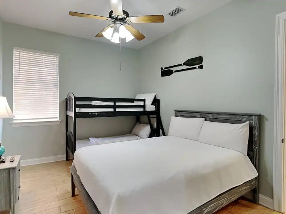 Sea Shell Retreat - last minute hotel in Destin