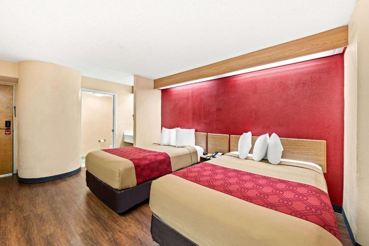 Econo Lodge London North - photo 13