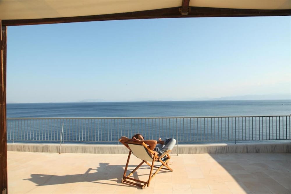 Hotel Cokkinis — hotel in Megara