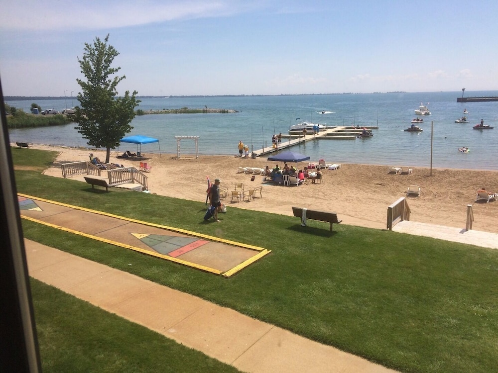 Tawas Bay Beach Resort - photo 65