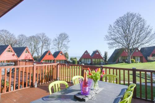 Chalet 47 By The Sea — 4-Star Luxury Hotel in Deal, United Kingdom