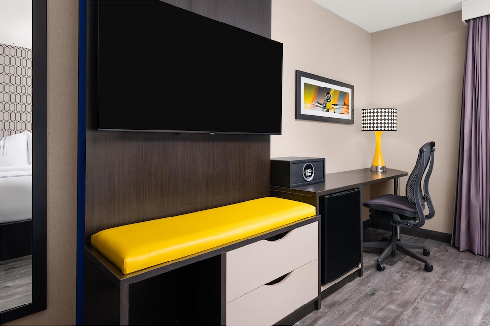 GLō Best Western Bronx NYC - photo 21