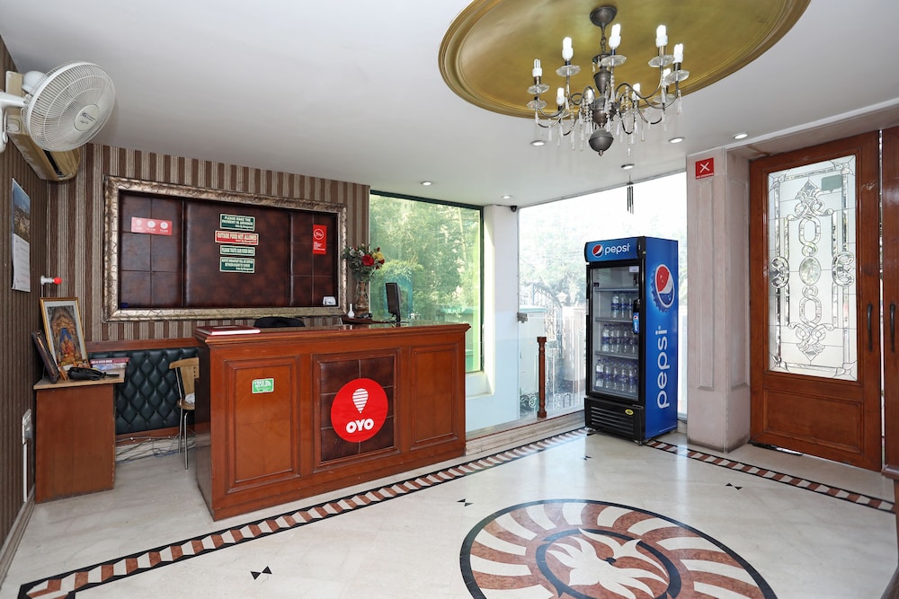Oyo 8465 Near Sahara Mall