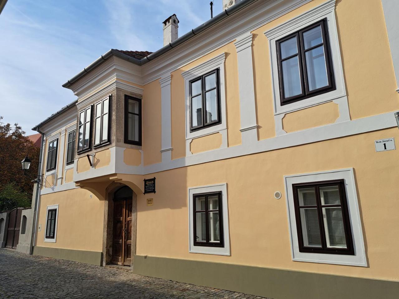 Bem Villa Apartman Kőszeg — 4-Star Luxury Hotel in Koszeg, Hungary