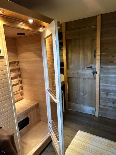 Cosy and Romantic forest house met SAUNA op de Veluwe — 4-Star Luxury Hotel in Putten, Netherlands