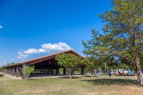 Lake Texoma Camping Resort Cabin 4 - photo 11