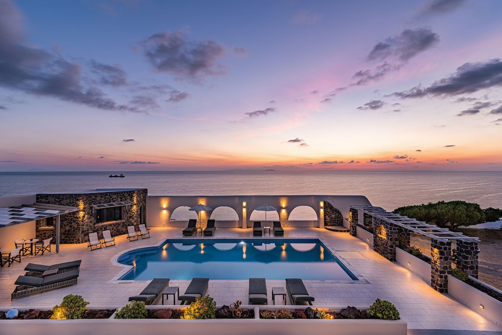 Agia Irini - carbon neutral hotel in Fira