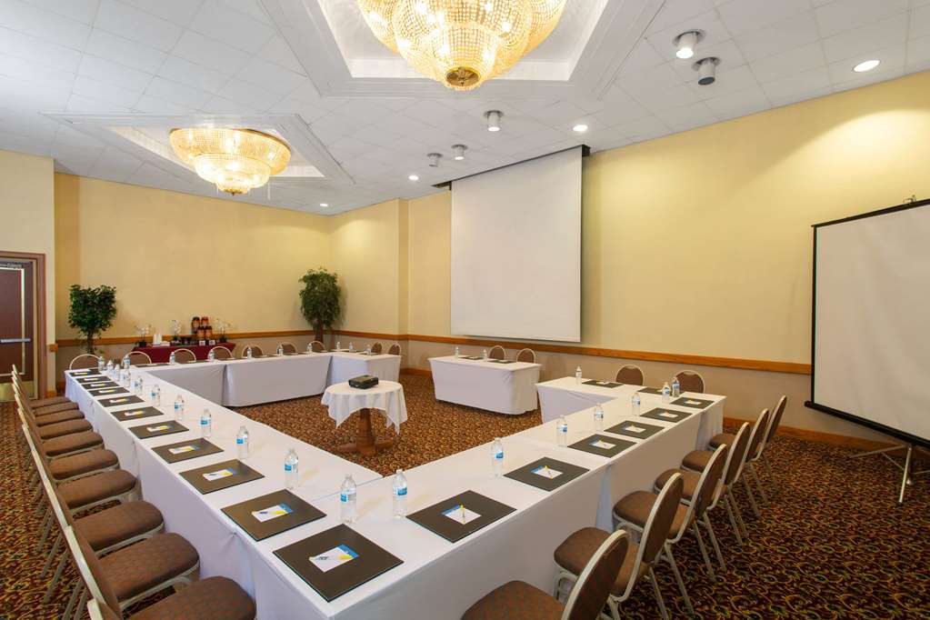 Days Inn & Suites by Wyndham Tallahassee Conf Center I 10 - photo 20