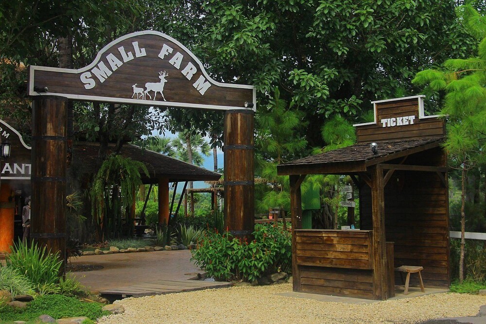 Small Farm Resort in Chom Thong, Thailand